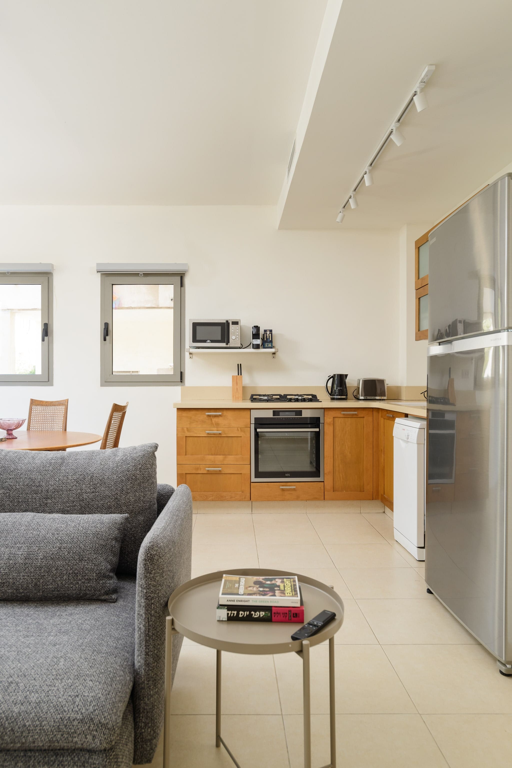 Melchett, Tel Aviv, 2 Bedrooms Bedrooms, ,2 BathroomsBathrooms,Apartment,For Rent,1,1019