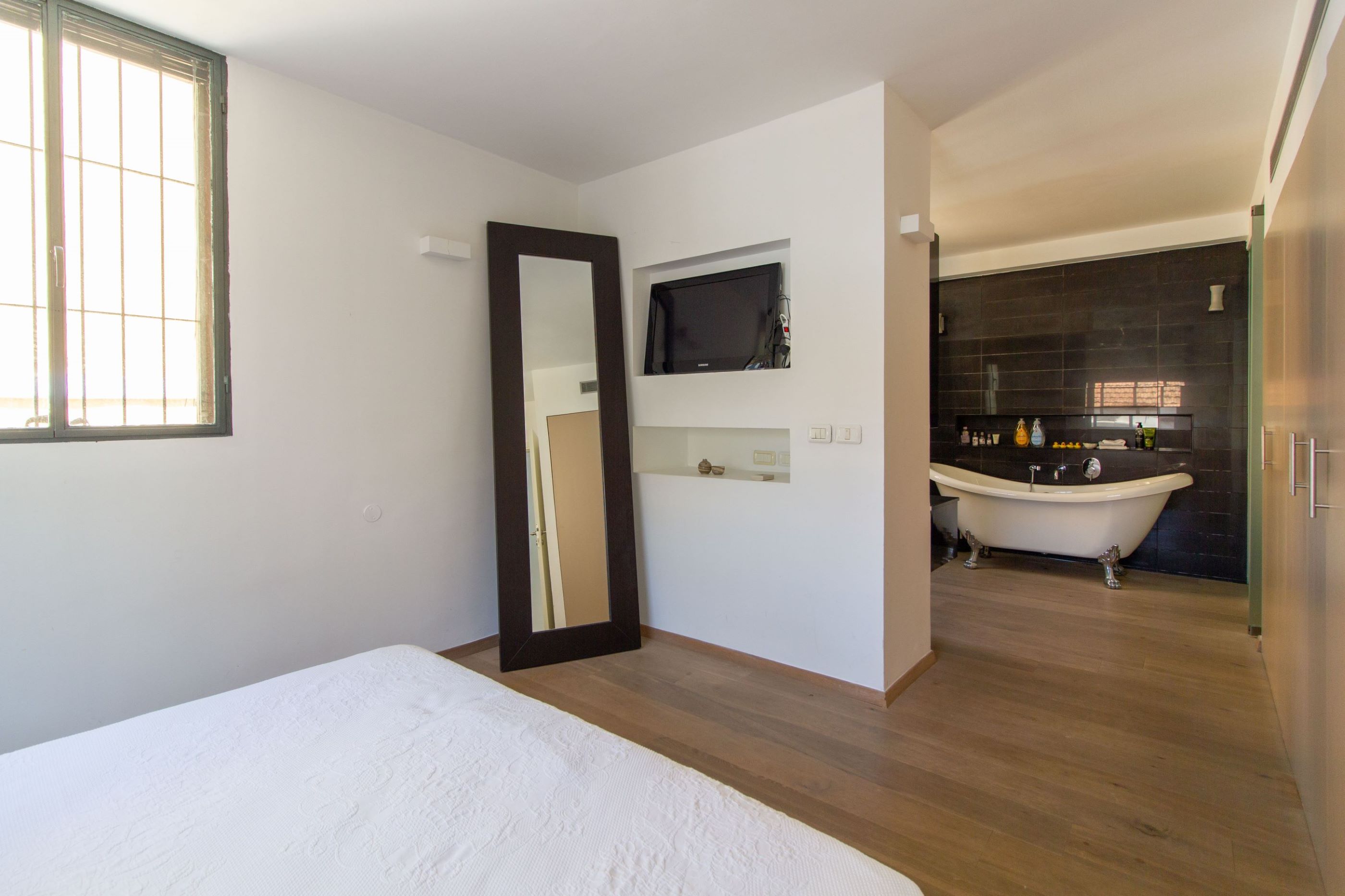 Amzaleg St, Tel Aviv, 3 Bedrooms Bedrooms, ,3 BathroomsBathrooms,Apartment,For Rent,Amzaleg St,1021