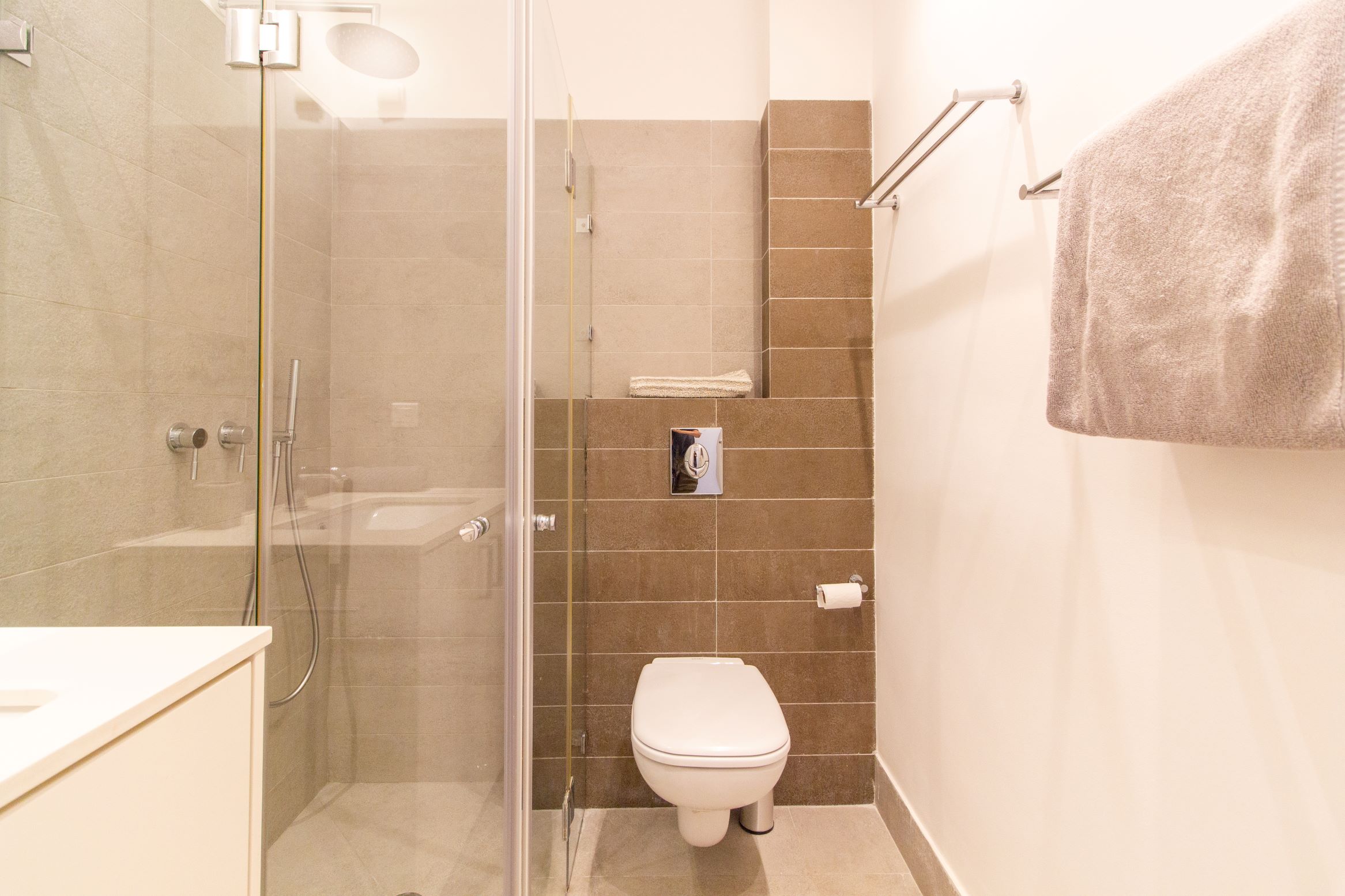 Smolenskin, Tel Aviv, 4 Bedrooms Bedrooms, ,3.5 BathroomsBathrooms,Apartment,For Rent,Smolenskin,2,1025