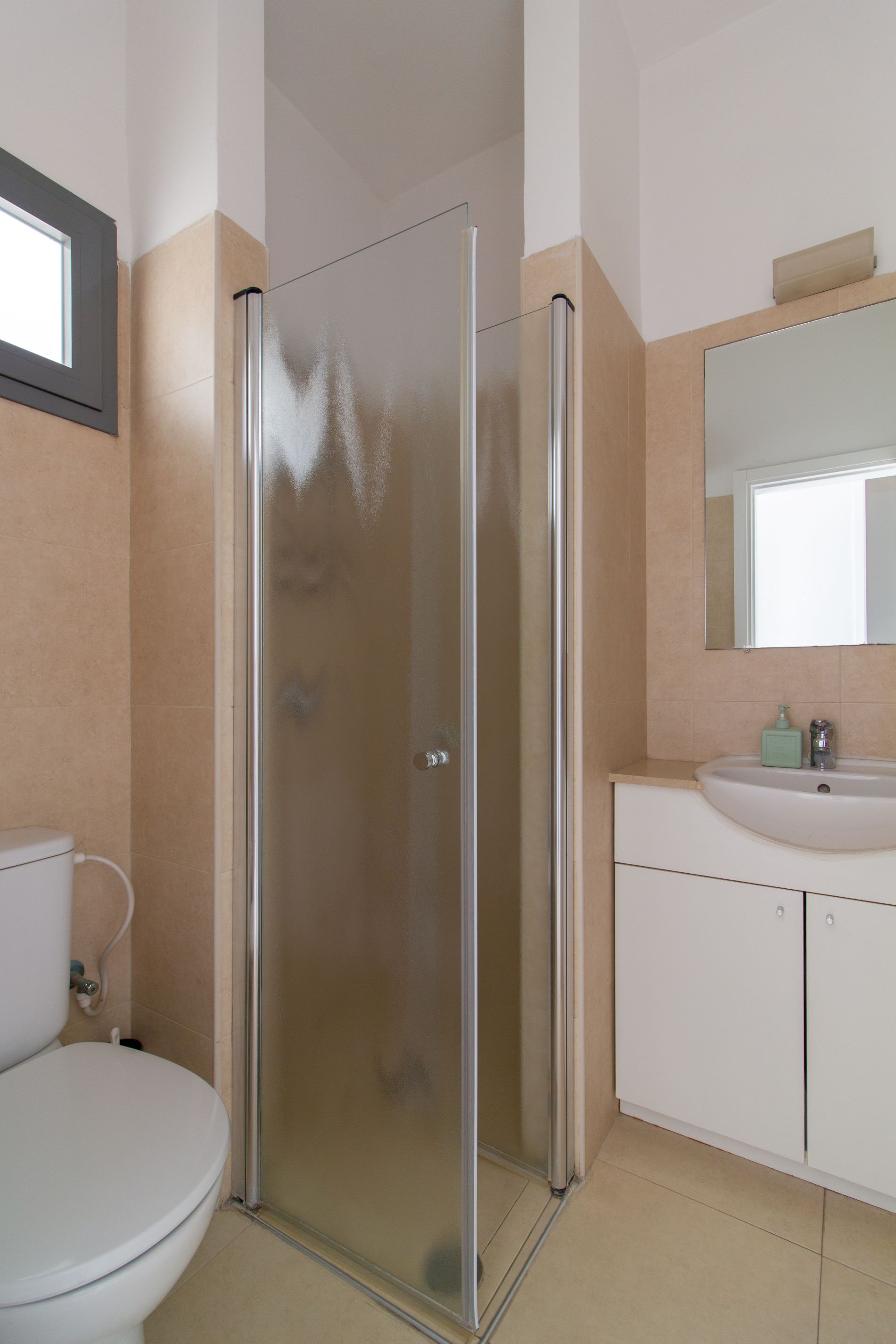 Smolenskin, Tel Aviv, 4 Bedrooms Bedrooms, ,3.5 BathroomsBathrooms,Apartment,For Rent,Smolenskin,2,1025