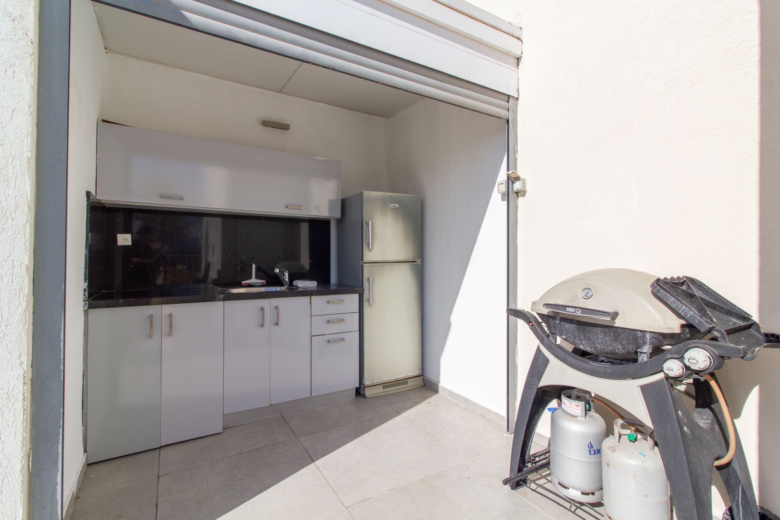 Smolenskin, Tel Aviv, 4 Bedrooms Bedrooms, ,3.5 BathroomsBathrooms,Apartment,For Rent,Smolenskin,2,1025