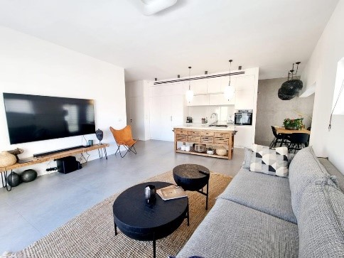 Tel Aviv, 2 Bedrooms Bedrooms, ,2 BathroomsBathrooms,Apartment,For Sale,1037