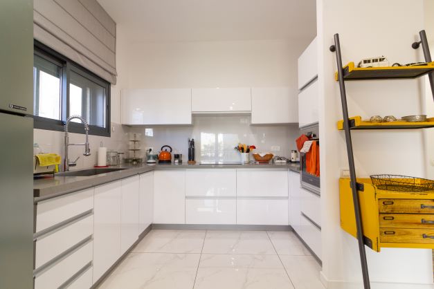 25 Geula, Tel Aviv, 6330414, 2 Bedrooms Bedrooms, ,2 BathroomsBathrooms,Apartment,For Rent,Geula,2,1055